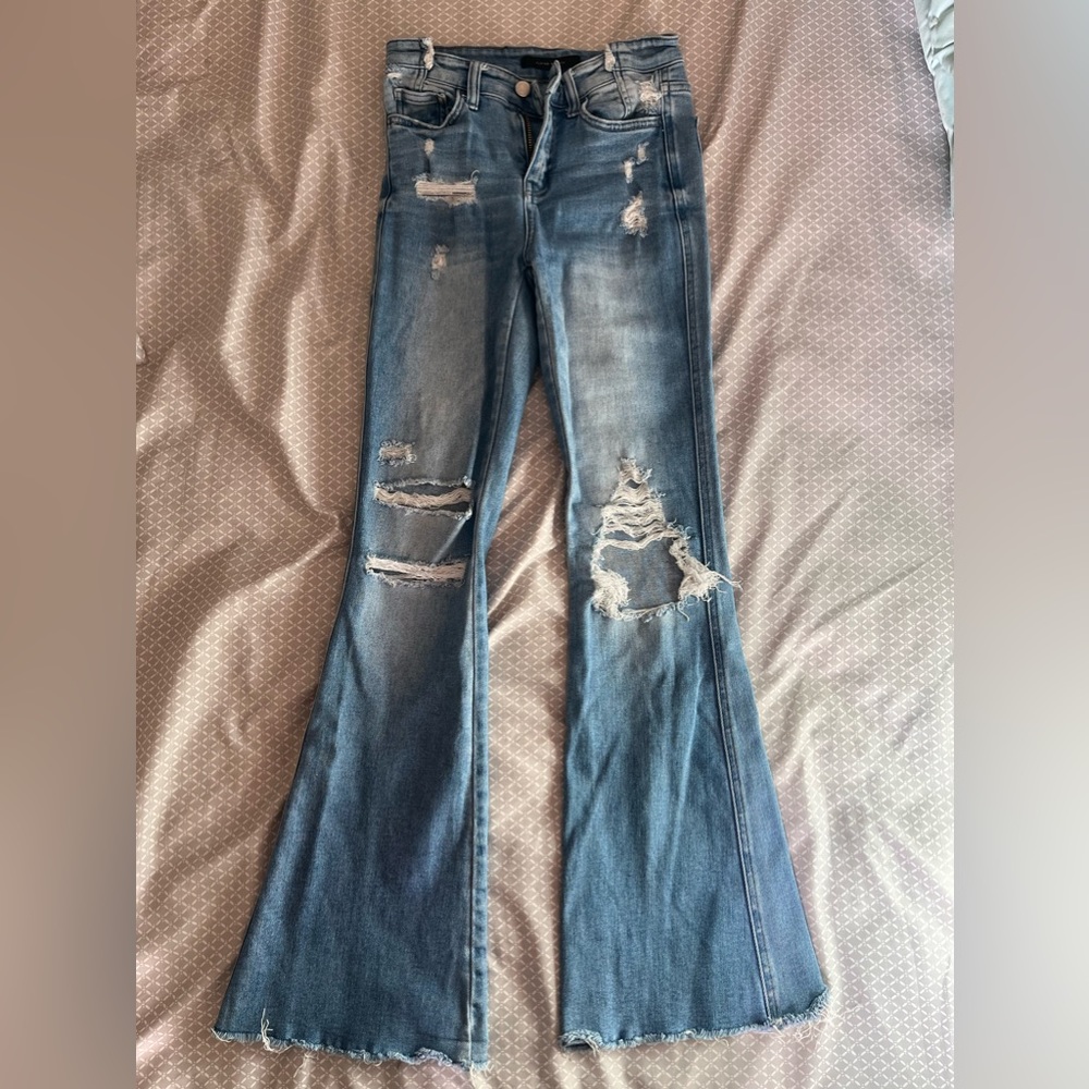American Eagle distressed jeans